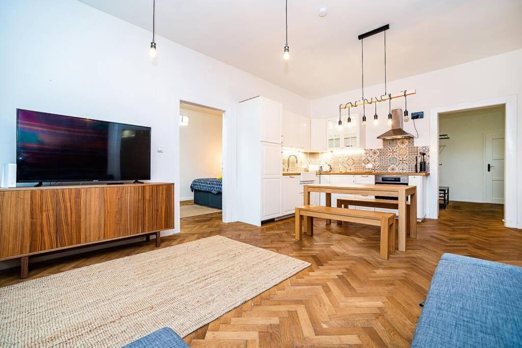 Апартаменты Elegant, Modern, 2-Bed Flat By Museum Of Прага Экстерьер фото