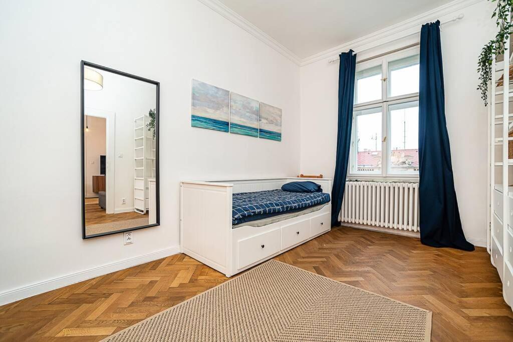 Апартаменты Elegant, Modern, 2-Bed Flat By Museum Of Прага Экстерьер фото