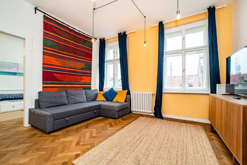 Апартаменты Elegant, Modern, 2-Bed Flat By Museum Of Прага Экстерьер фото