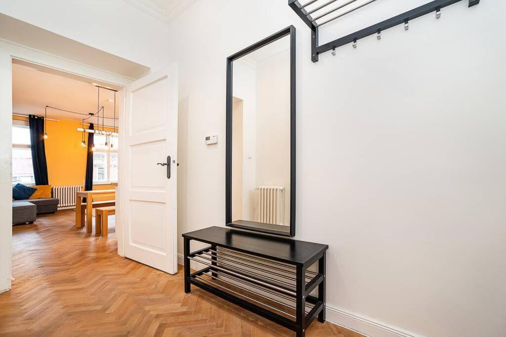 Апартаменты Elegant, Modern, 2-Bed Flat By Museum Of Прага Экстерьер фото