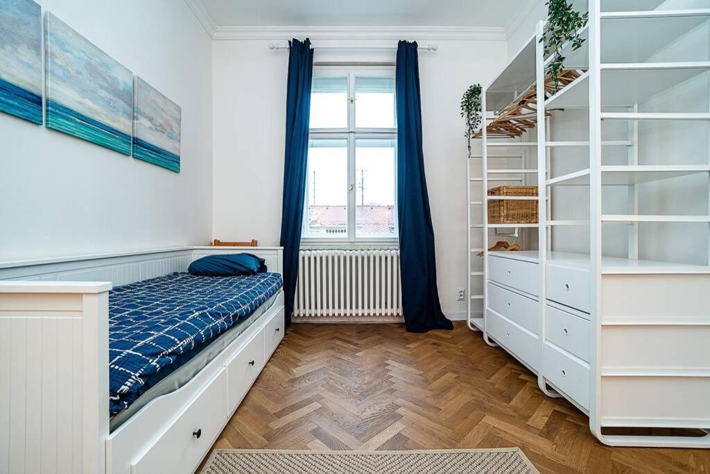 Апартаменты Elegant, Modern, 2-Bed Flat By Museum Of Прага Экстерьер фото