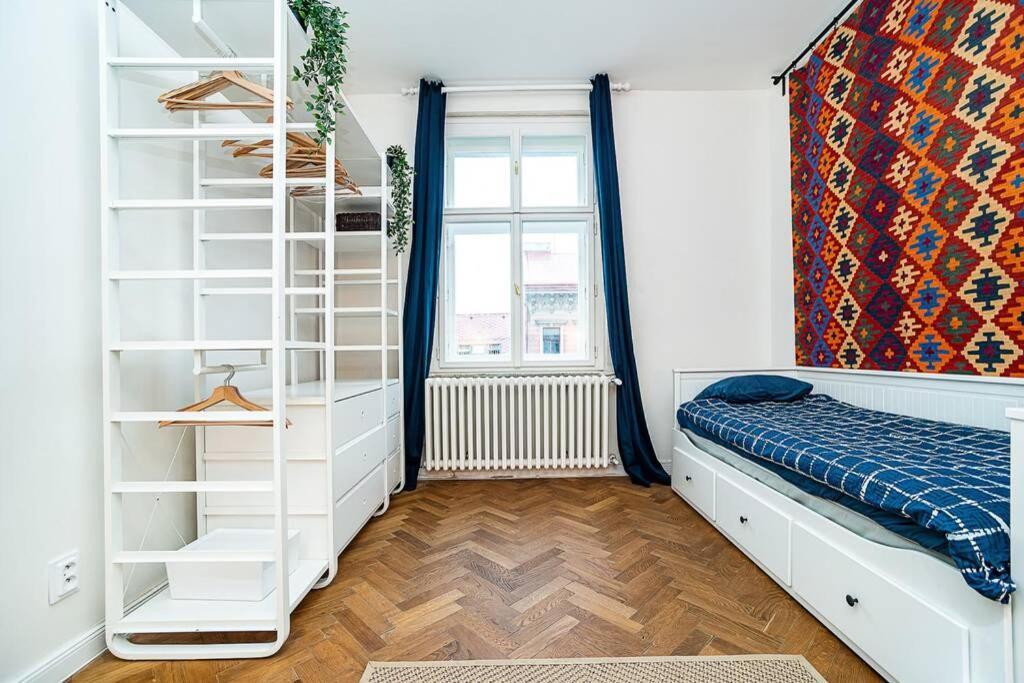 Апартаменты Elegant, Modern, 2-Bed Flat By Museum Of Прага Экстерьер фото
